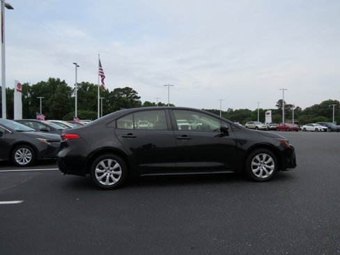 Used 2022 Toyota Corolla LE image 9