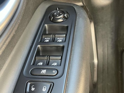 Used 2022 Jeep Renegade Latitude w/ Sun/Sound Group image 28
