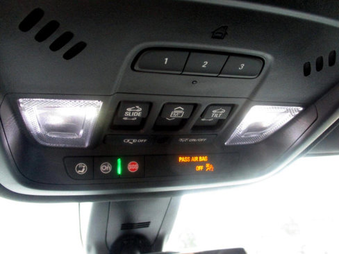 Used 2023 Chevrolet Traverse LT image 7