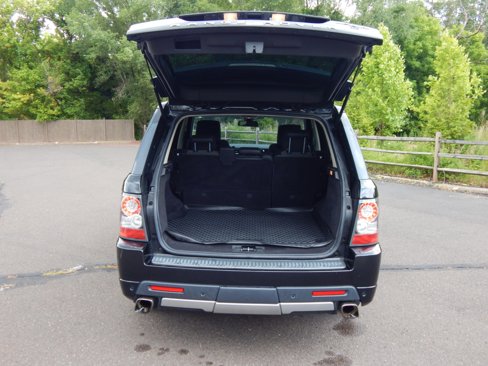 Used 2011 Land Rover Range Rover Sport HSE image 19