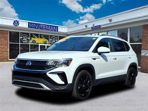 Certified 2022 Volkswagen Taos SE image 1