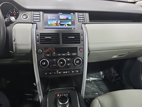 Used 2019 Land Rover Discovery Sport SE image 21
