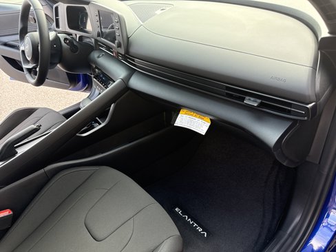 New 2025 Hyundai Elantra Sport image 17