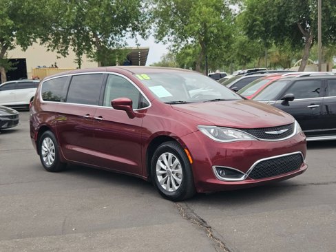 Used 2018 Chrysler Pacifica Touring Plus image 3