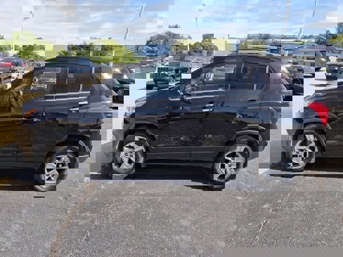 Used 2020 Chevrolet Trax LT w/ LT Convenience Package image 6