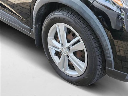 Used 2020 Nissan Kicks S image 4