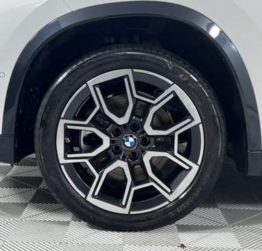 Used 2024 BMW X1 xDrive28i w/ Convenience Package image 9