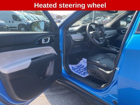 Used 2023 Jeep Compass Limited image 17