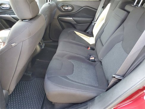 Used 2019 Jeep Cherokee Latitude w/ Cold Weather Group image 12
