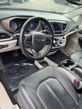 Used 2019 Chrysler Pacifica Touring-L image 18