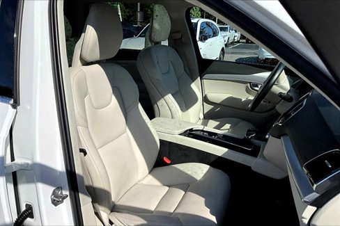 Used 2021 Volvo XC90 T5 Momentum w/ Advanced Package image 7