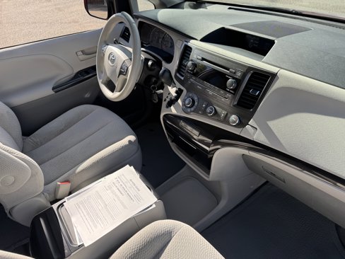 Used 2012 Toyota Sienna LE image 20