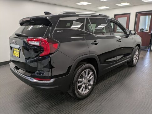 Used 2022 GMC Terrain SLT w/ Infotainment Package II image 4