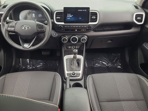 Used 2024 Hyundai Venue Limited image 13