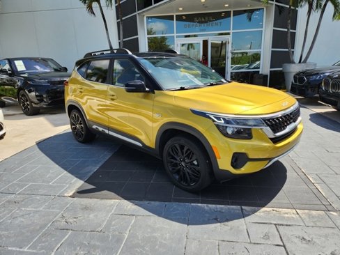 Used 2022 Kia Seltos Nightfall Edition image 2