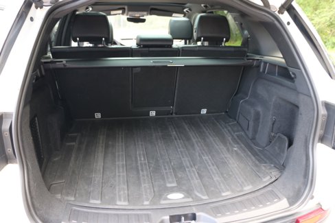 Used 2020 Land Rover Discovery Sport SE image 32