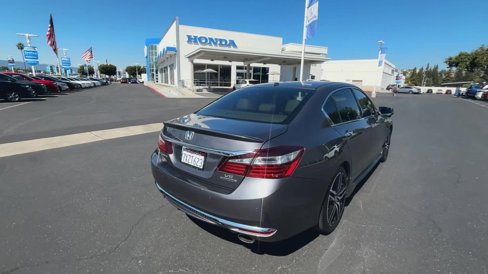 Used 2017 Honda Accord Touring image 8