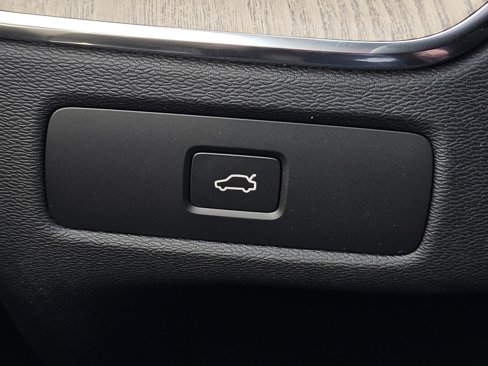 New 2026 Volvo XC60 B5 Plus w/ Protection Package Premier image 23
