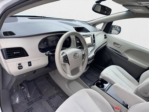 Used 2013 Toyota Sienna LE image 11