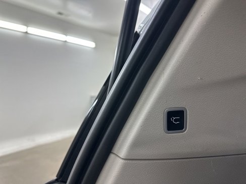 Used 2020 Chrysler Pacifica Touring-L image 23