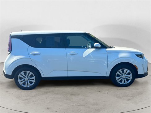 Used 2023 Kia Soul LX image 6
