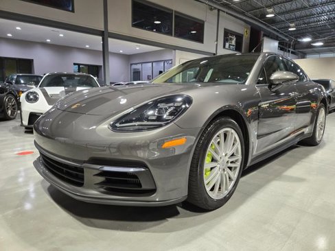 Used 2018 Porsche Panamera 4 image 4