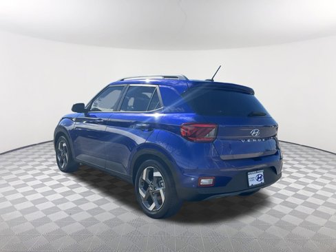 Used 2023 Hyundai Venue SEL w/ Cargo Package image 9