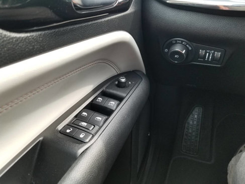 Certified 2022 Jeep Compass Limited image 28