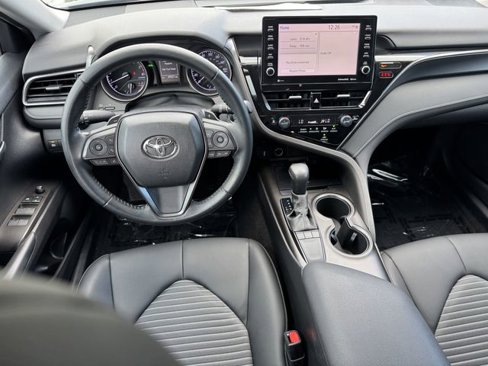 Used 2022 Toyota Camry SE image 14
