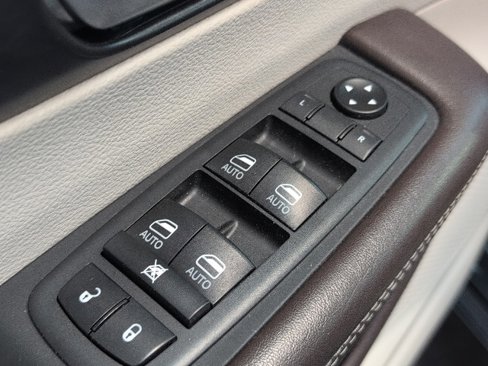 Used 2020 Chrysler Pacifica Touring-L Plus image 29