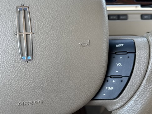 Used 2006 Lincoln Town Car Signature image 19
