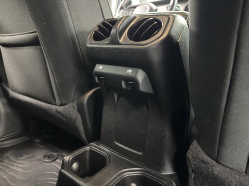 Used 2021 Jeep Wrangler Unlimited Sport image 32