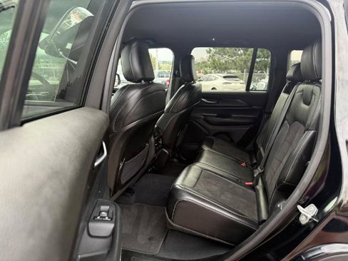 Used 2023 Jeep Grand Cherokee Altitude image 18