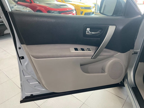 Used 2012 Nissan Rogue SV w/ Premium Pkg image 13