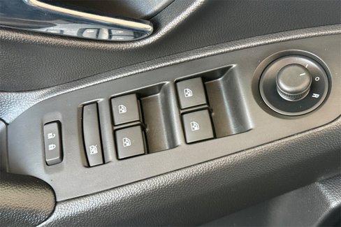 Used 2022 Chevrolet Trax LT w/ Midnight Edition image 16