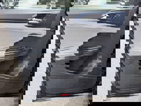 New 2024 Volkswagen Taos SE image 11