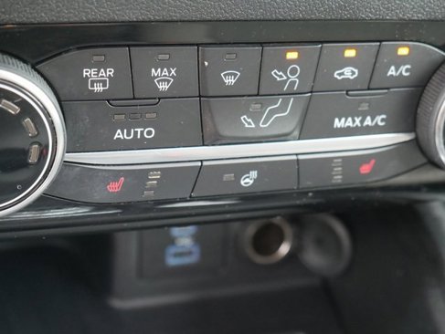 Used 2022 Ford Escape SE w/ SE Sport Appearance Package image 4