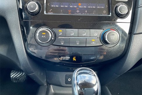 Used 2018 Nissan Rogue S image 33