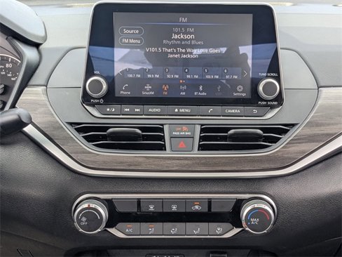 Used 2025 Nissan Altima 2.5 SV image 16