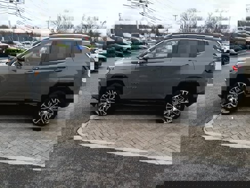 Used 2022 Jeep Compass Limited w/ Elite Group image 3