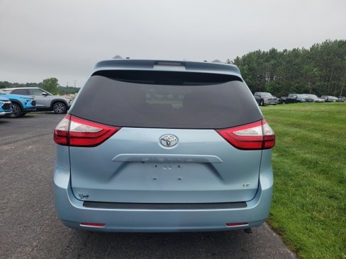 Used 2015 Toyota Sienna LE image 9