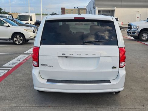 Used 2017 Dodge Grand Caravan SXT w/ Rear Park Assist Package image 6