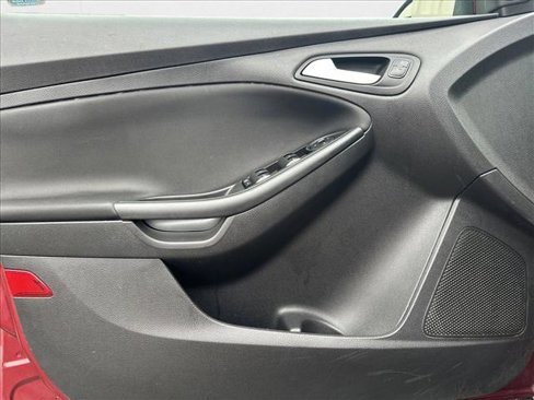 Used 2017 Ford Focus SE image 10