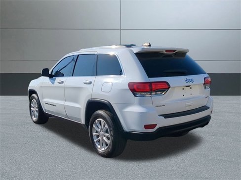 Used 2021 Jeep Grand Cherokee Laredo image 4