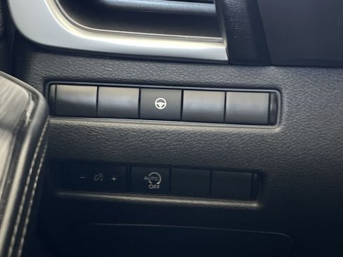 Used 2023 Nissan Rogue SV image 17