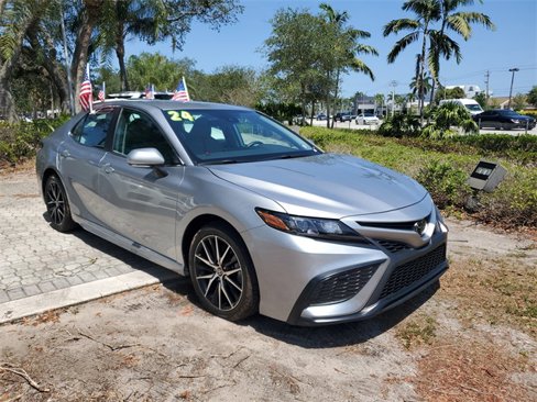 Used 2024 Toyota Camry SE image 30