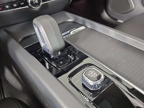 Certified 2025 Volvo S60 B5 Core image 21
