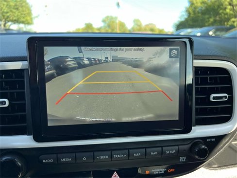 Used 2022 Hyundai Venue Limited image 26