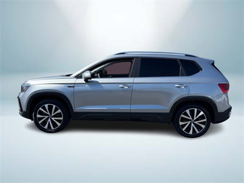 Used 2022 Volkswagen Taos SE image 3