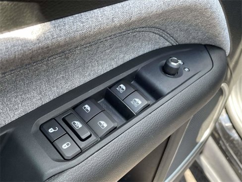 Used 2024 Jeep Compass Sport image 9